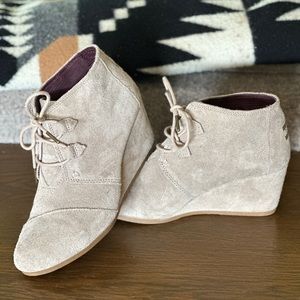 Beautiful Toms wedges